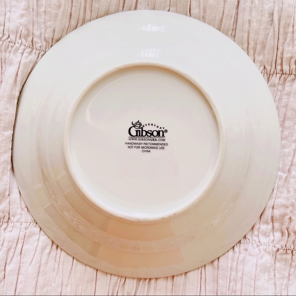 Porcelain Plate With Gold Rim - Picture 5 of 7